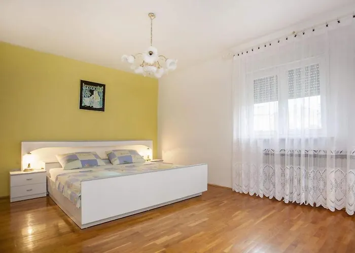 With Parking Space - 21989 Appartement *
